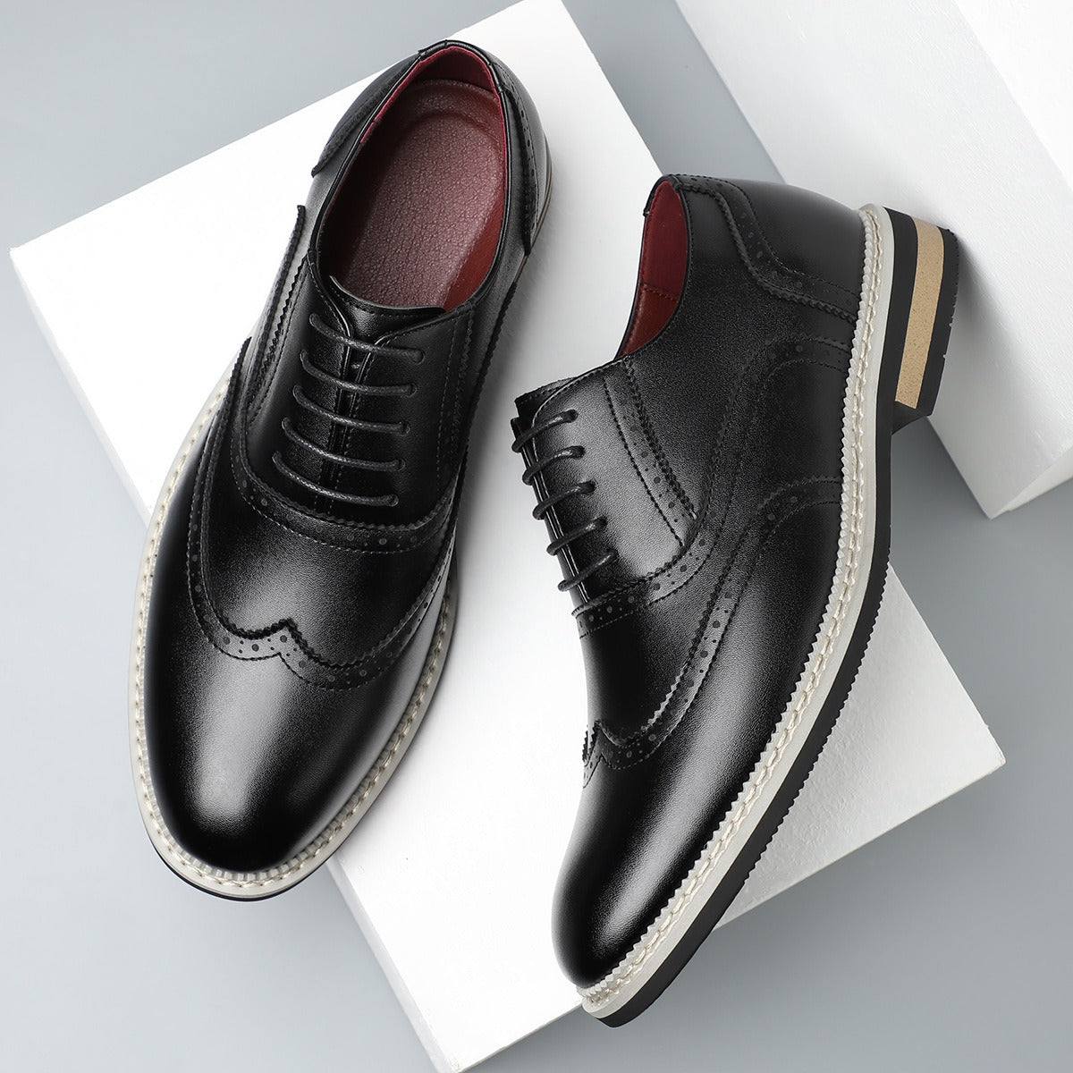 Brogue Carved Color Matching Leather Shoes