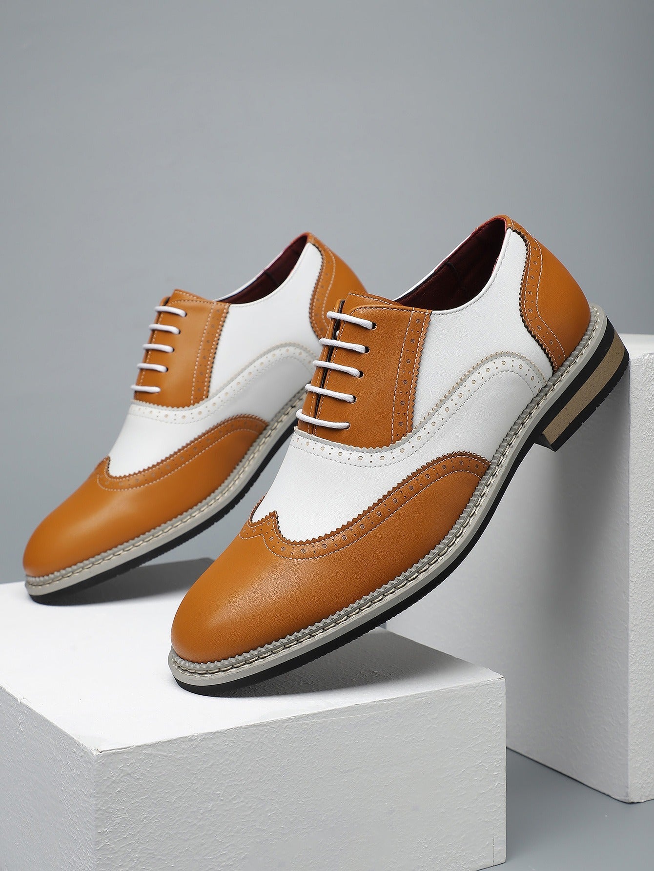 Brogue Carved Color Matching Leather Shoes