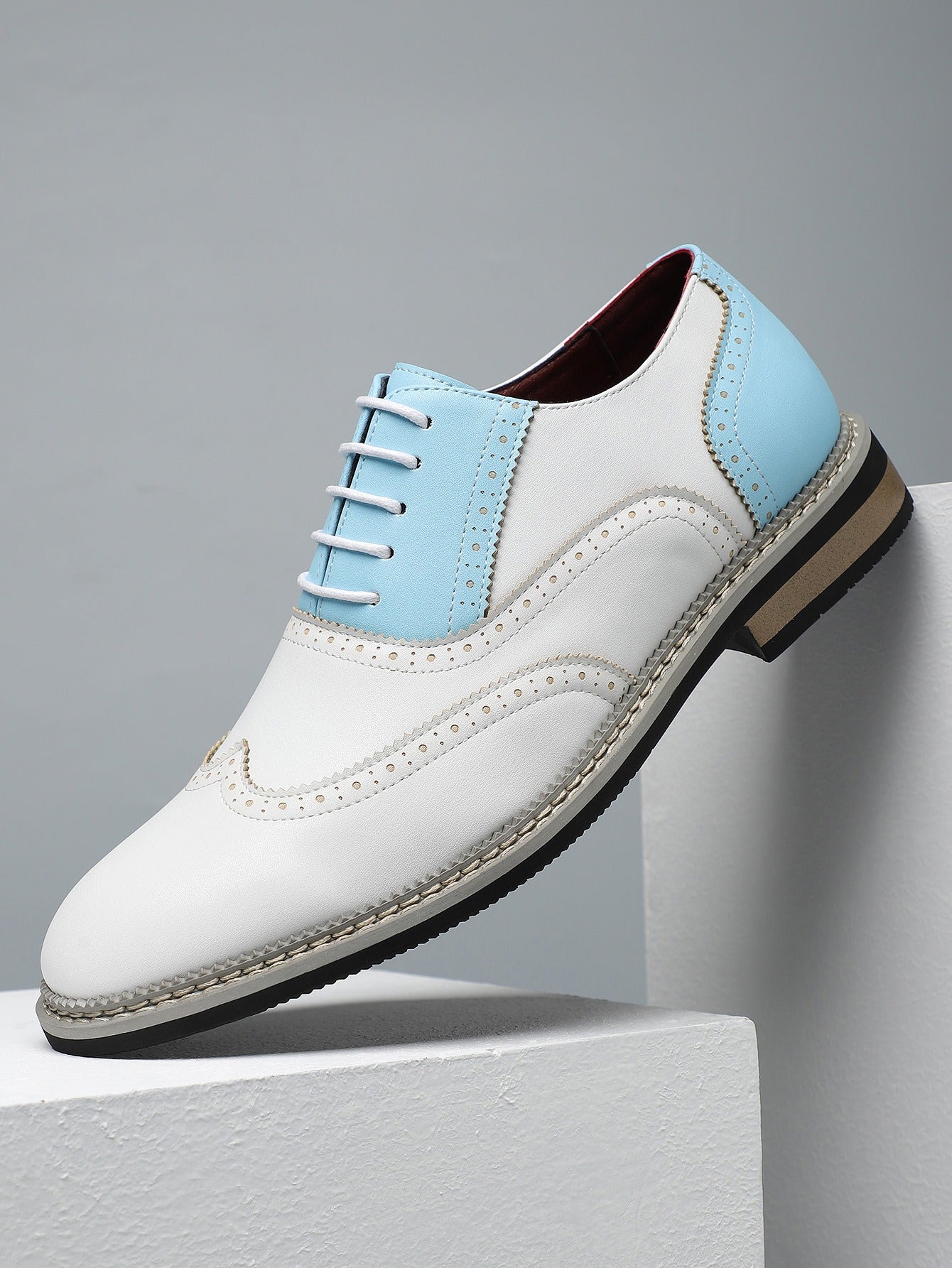 Brogue Carved Color Matching Leather Shoes