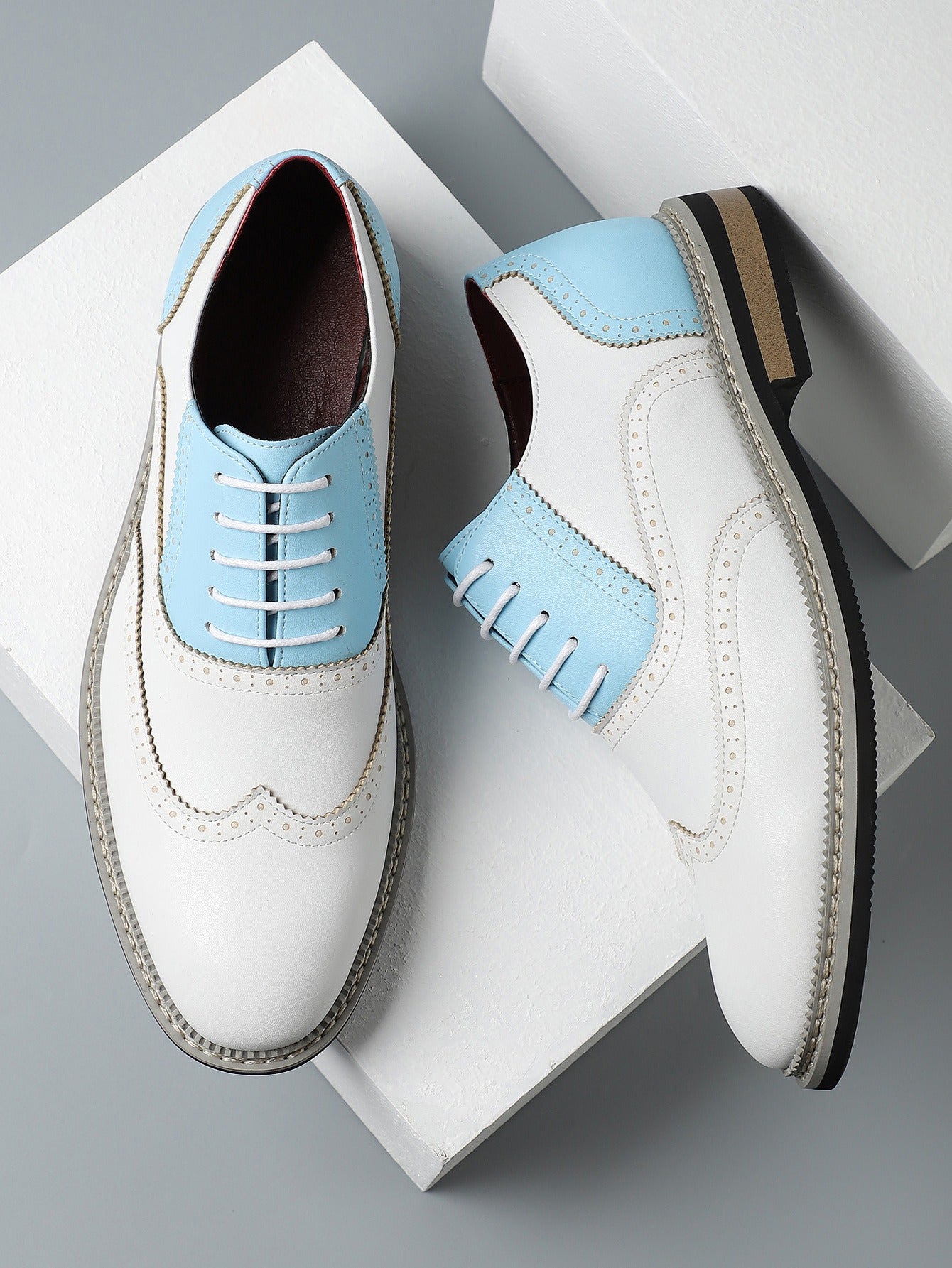 Brogue Carved Color Matching Leather Shoes